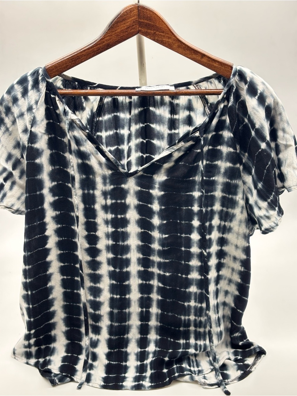 Women's Black & White Tie-Dye V-Neck Blouse